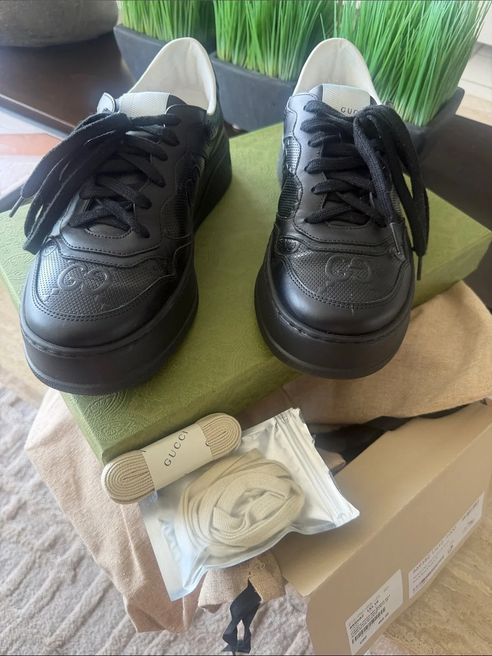 GUCCI 669582 1XL10 Black GG Emboss Leather Men's Sneakers